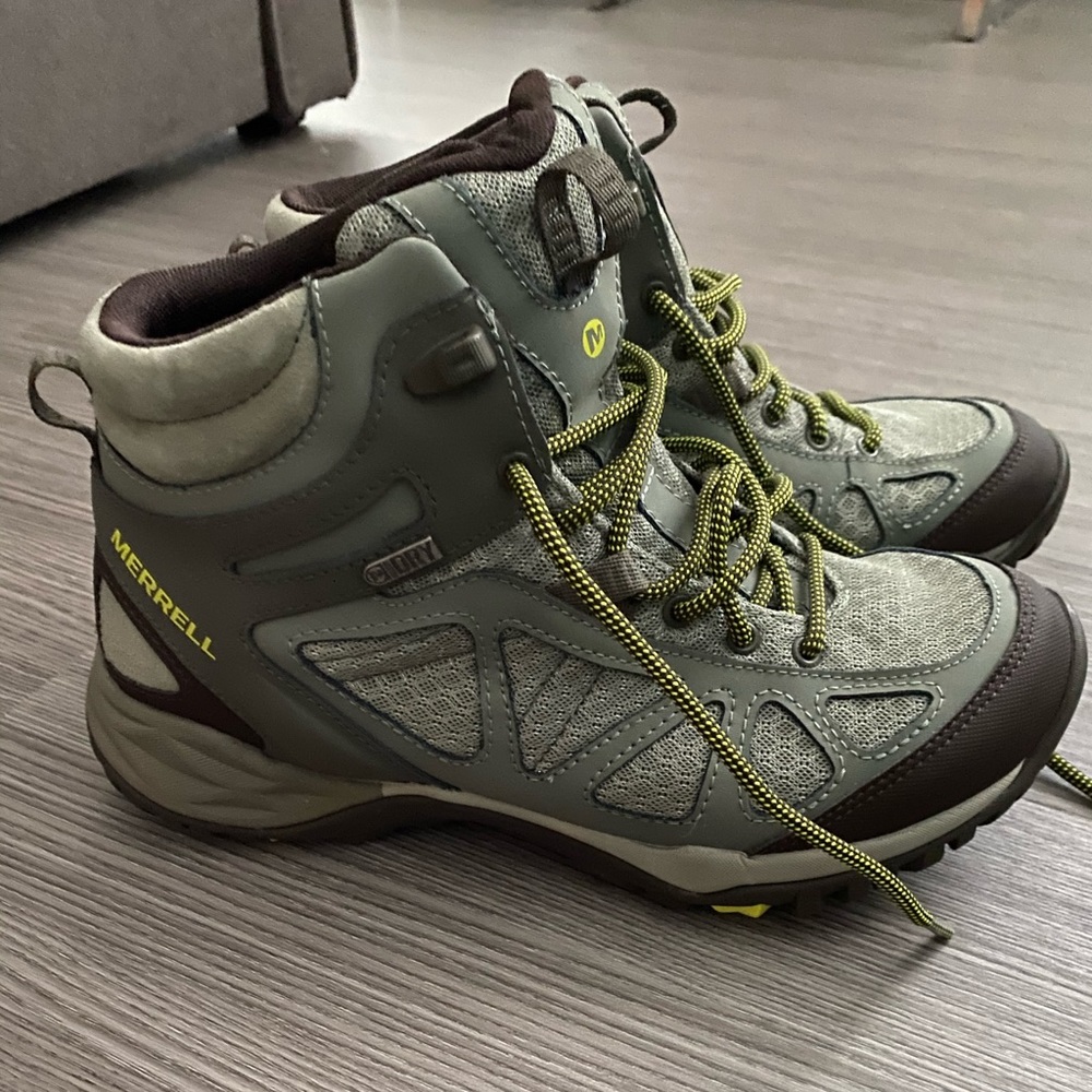 NWOT Merrell Siren Sport Q2 Mid Hiking Boot
